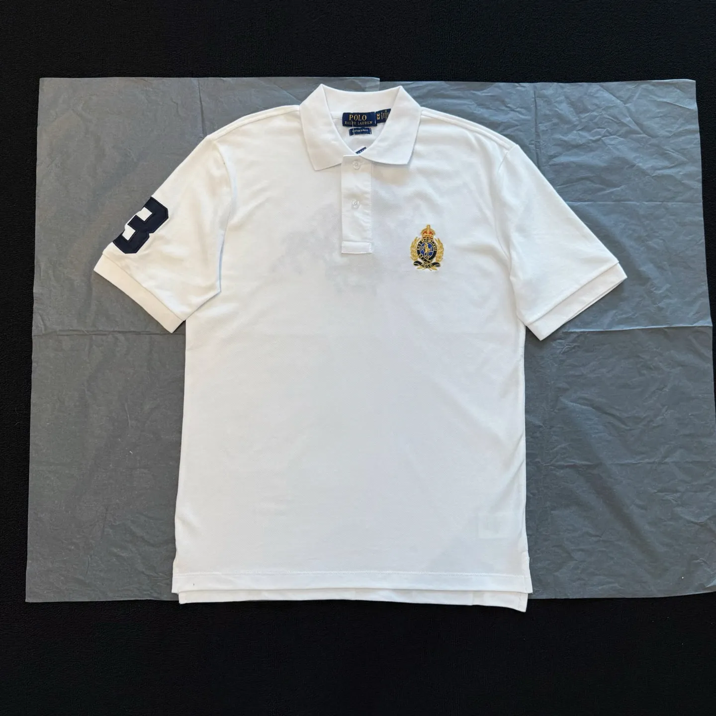 P186 Style No. RL03 (four colors) Ralph Lauren/Ralph Lauren Gold Label Badge Embroidered Malaysia Logo Lapel Polo Shirt T-shirt Short Sleeve Fabric 100% Piqué Cotton, Imported Embroidered Logo on the Chest, Customized Thread Collar, Malaysia Embroidery, The Highest Version, Suitable for Business and Casual Daily Use! 🌘Two-button placket, laser logo pearlescent resin buttons, cuffs and hem using double-thread sewing technology, different currency versions, full set of original three-label accessories!   SIZE #S~XXL Color#Black Navy Gray White